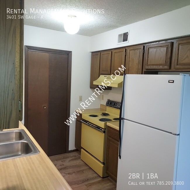 Building Photo - **MOVE-IN SPECIAL**3401 SW Gage Unit A- 2 ...