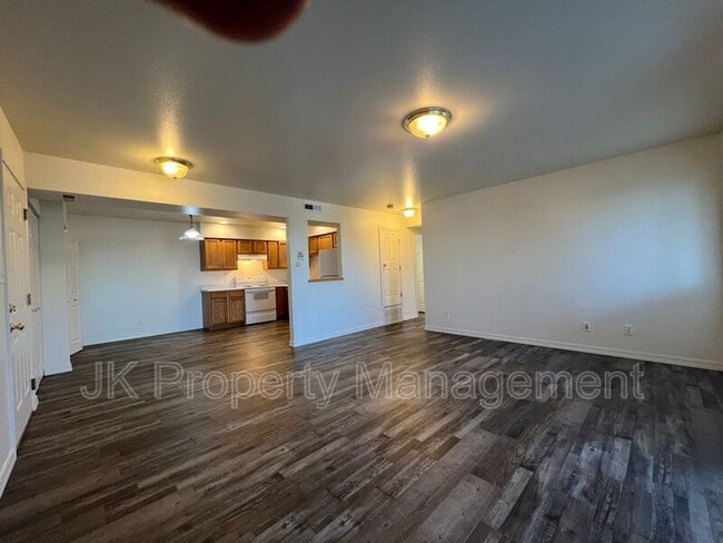 Building Photo - 1210 5th St S