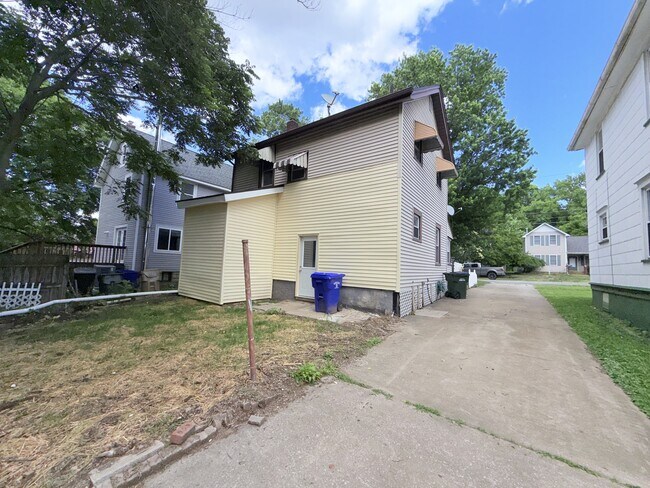 Building Photo - 2176 Stone St