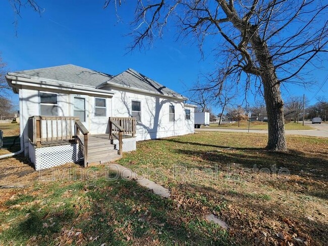 Building Photo - 621 S Union Ave