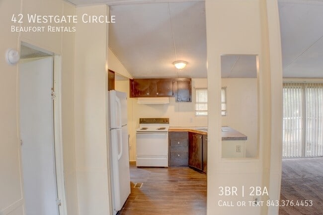 Building Photo - 42 Westgate Cir