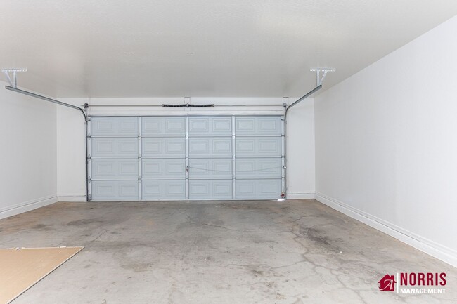 Building Photo - Perfect Home, Location and Price!