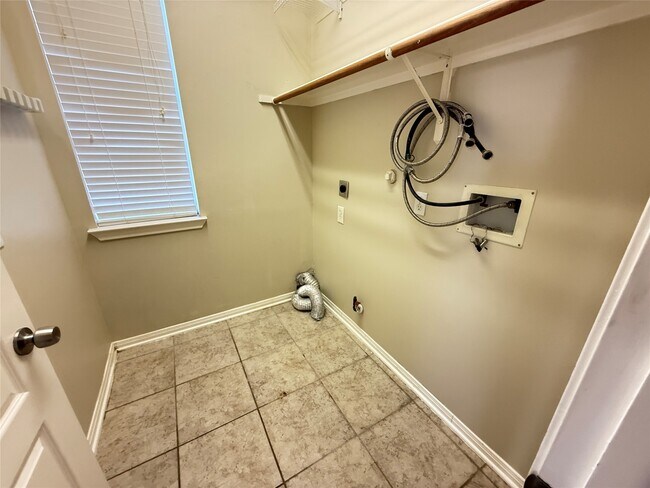 Building Photo - 3808 Travis Lake Ct