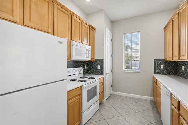 Building Photo - 1554 Fairview Cir