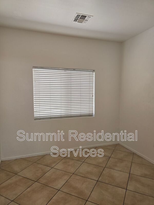 Building Photo - 3569 Drexel Manor Stra