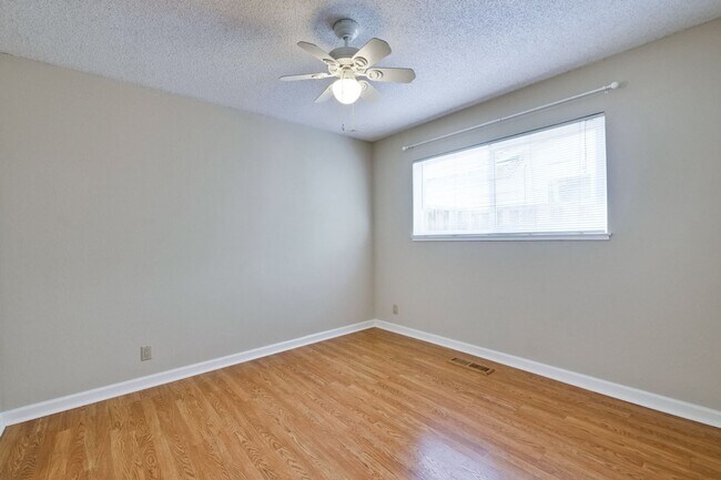 Building Photo - 1341-1343 Kingfisher Way
