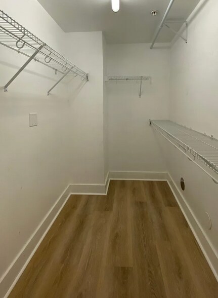Building Photo - 2515 SW 35th Pl