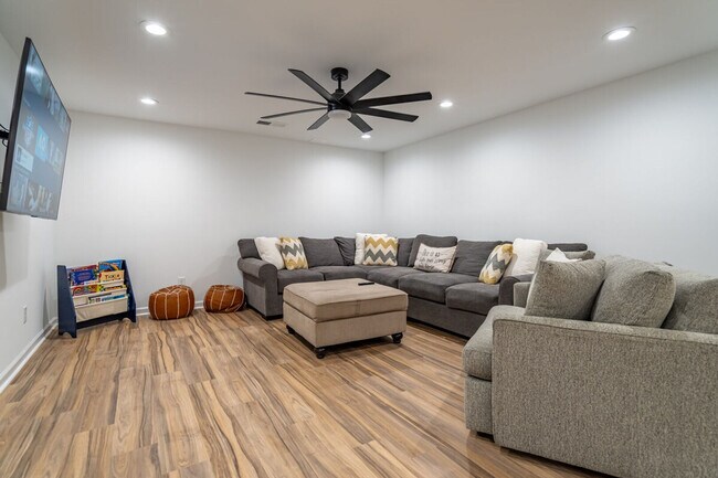 Building Photo - 350 Park Creek Ridge