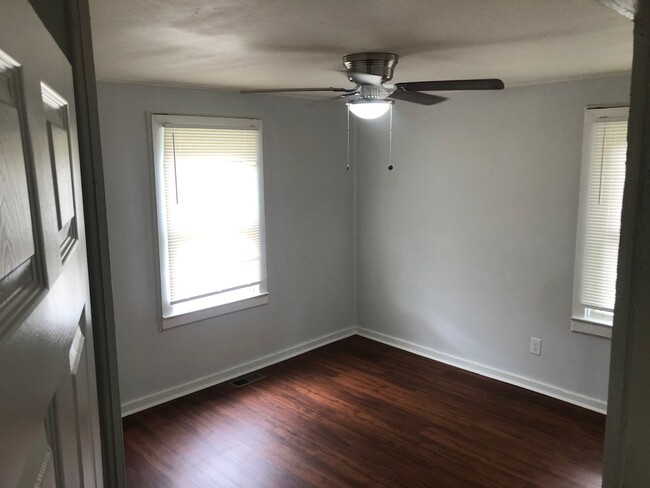 Building Photo - Beautiful Remolded Home Near Downtown Spar...