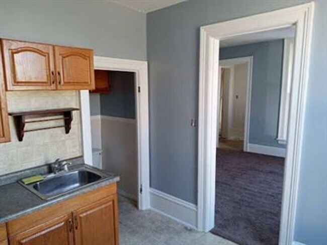 Primary Photo - 1001 Cook St
