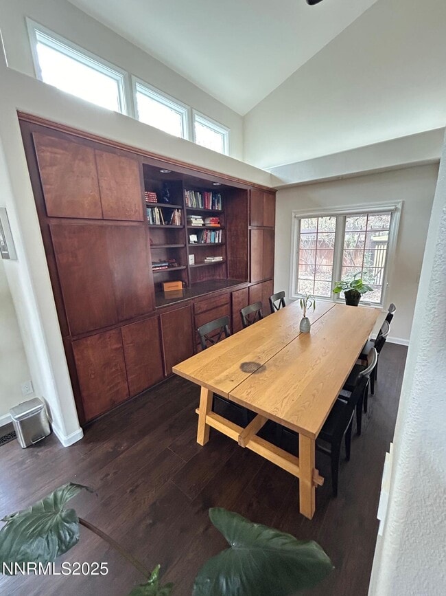 Building Photo - 655 E Riverview Cir