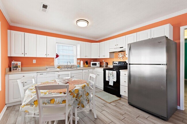 Building Photo - Winter Rental in North Myrtle Beach! Avail...