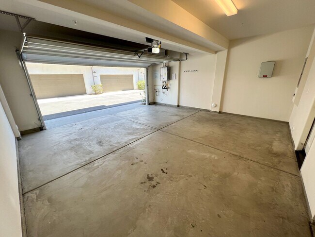Building Photo - 2 bedroom Condo with a LOFT located in Menifee!