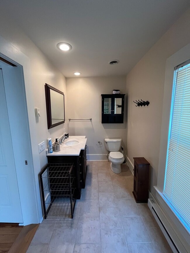 Building Photo - Beautiful 4-bedroom Farmhouse in Raphine a...