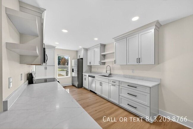 Building Photo - 955 Godber St