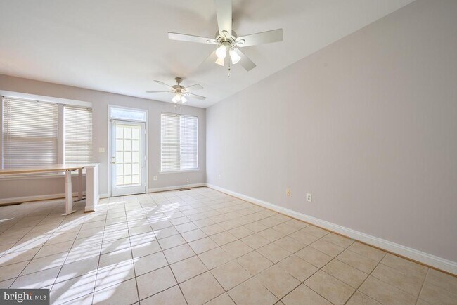 Building Photo - 685 Springhouse Square SE