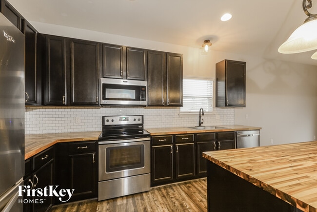 Building Photo - 2357 Banon Dr