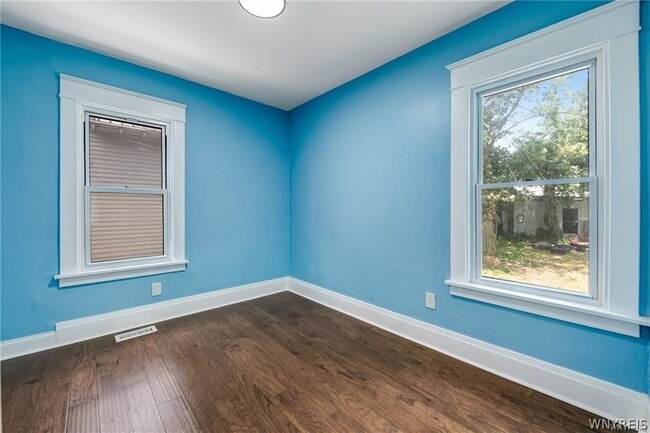 Building Photo - 266 Lasalle Ave