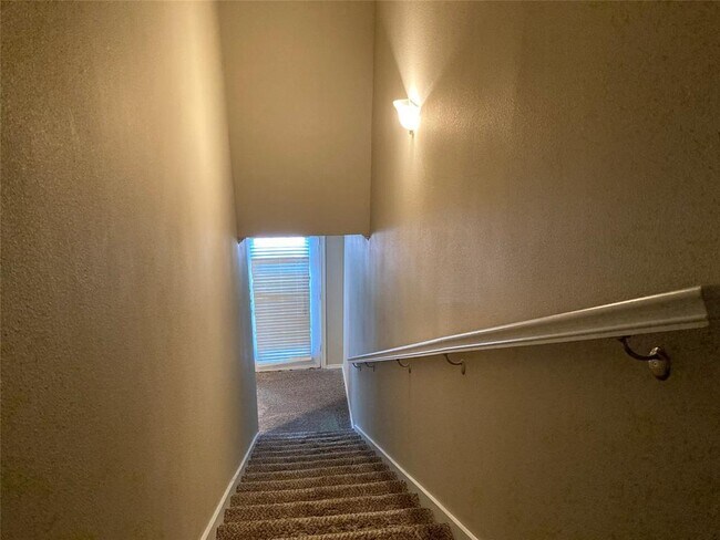 Building Photo - 2106 Main St