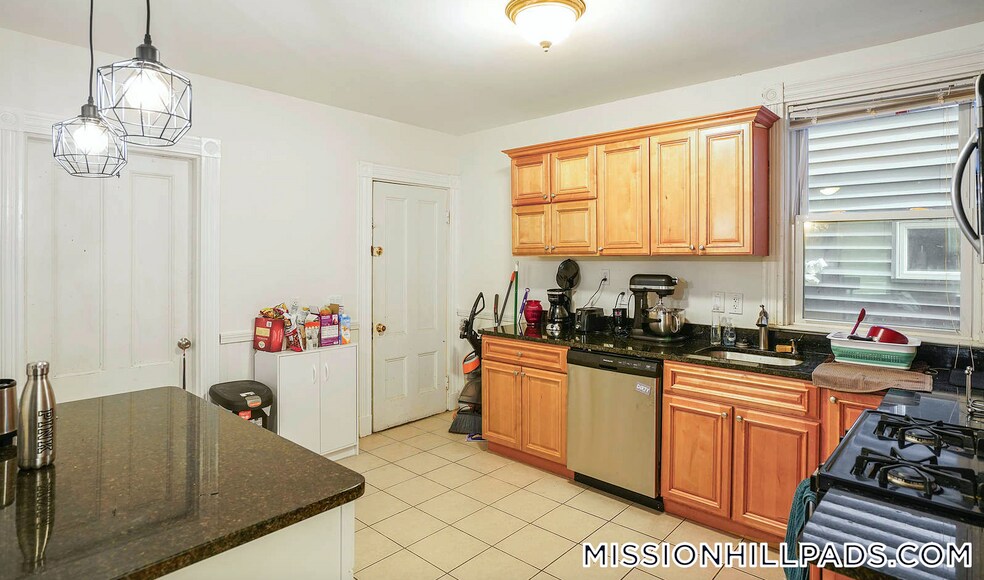 Building Photo - 13 Sachem St