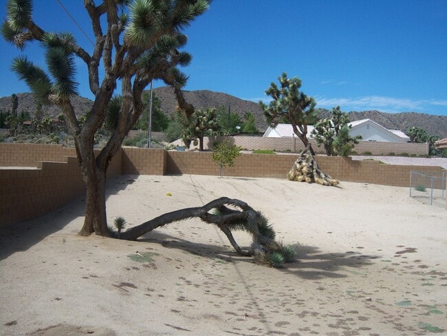 Building Photo - AVAILABLE NOW $200 off First Month Rent