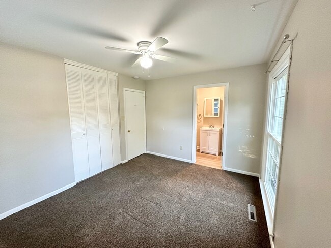 Building Photo - 3003 Killarney Dr