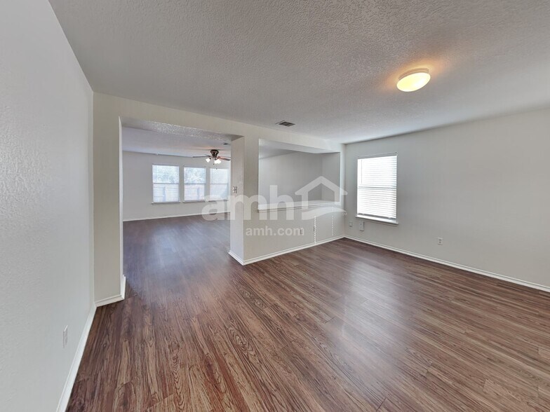 Building Photo - 10019 Bermuda Palm