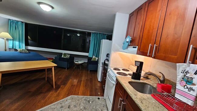 Building Photo - 1700 Ala Moana Blvd