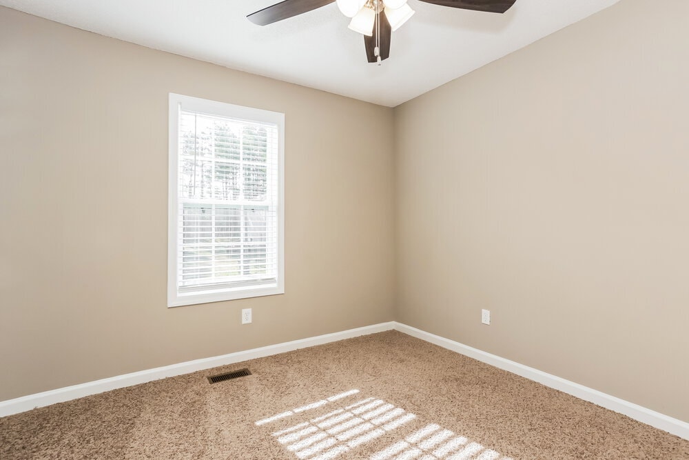 Building Photo - 385 River Trace Dr