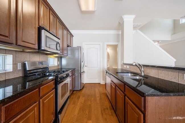 Building Photo - "Where Comfort Meets Convenience"
