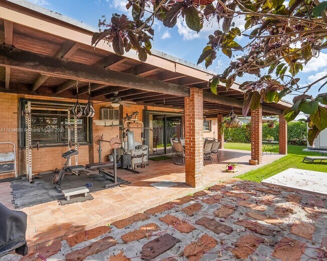 Building Photo - 9460 SW 53rd St