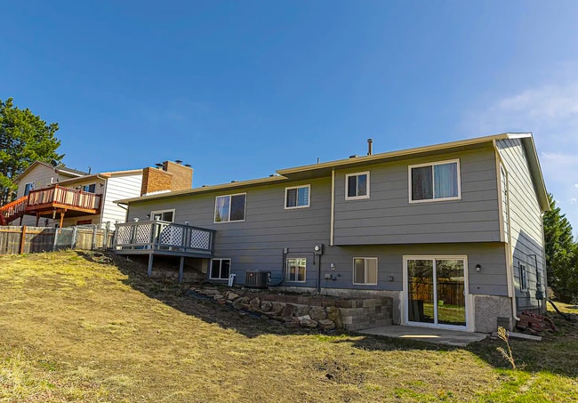 Building Photo - $400 Off Monthly | 4 Bed 2.5 Bath Home w/ Walkout Basement