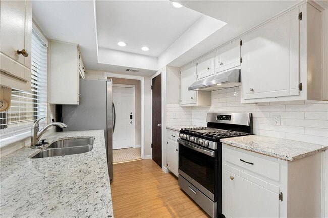 Building Photo - 3222 Tamarron Blvd