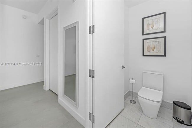 Building Photo - 16901 Collins Ave