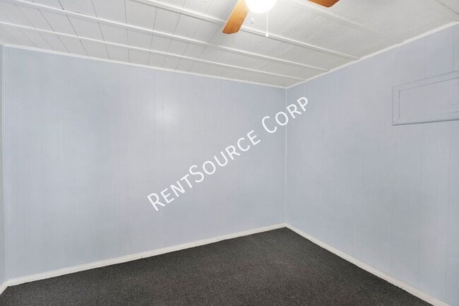 Building Photo - 1040-1042 Flora St