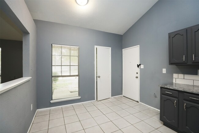Building Photo - 24214 Wild Horses Ln