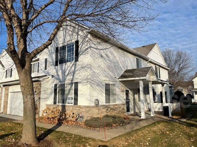 Building Photo - 11011 Oak Grv Cir