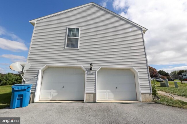 Building Photo - 18500 Bull Run Dr