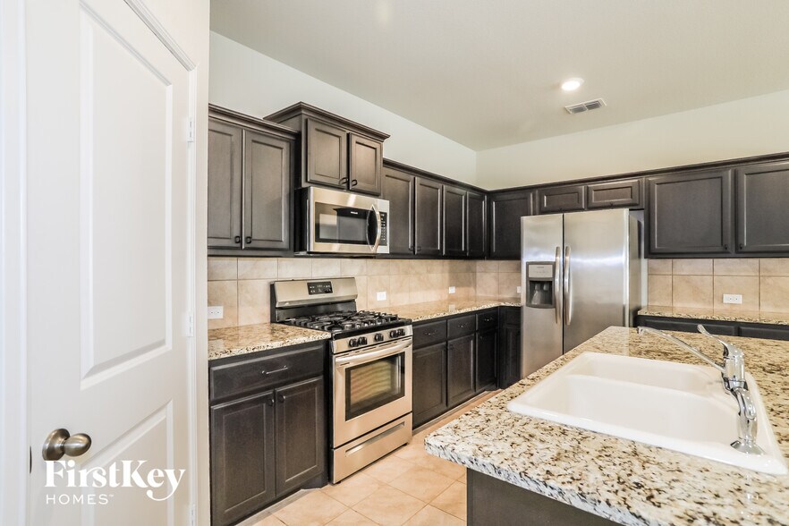 Building Photo - 2205 Sadlers Creek Ln