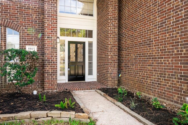 Building Photo - 8815 Vista Springs Dr