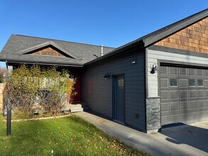 Building Photo - 741 Selina Ln