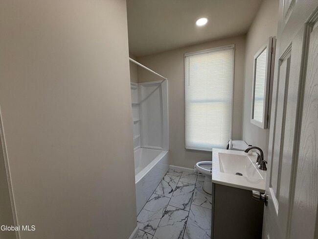 Building Photo - 10 Orange St