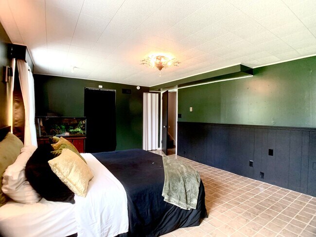 Building Photo - 313 Verdun Dr