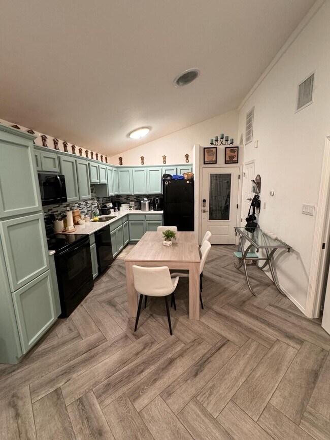 Building Photo - 732 Gold Beach Dr