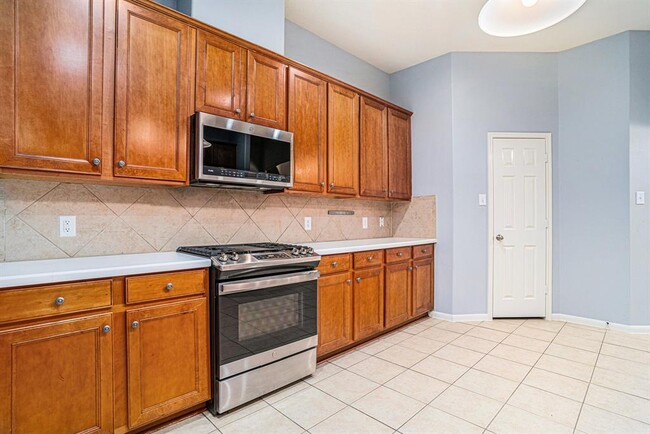 Building Photo - 1753 Silver Bend Dr