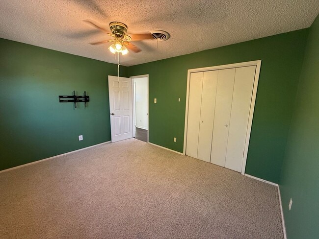 Building Photo - 4 Bed Brick Home! Zia School District! - P...