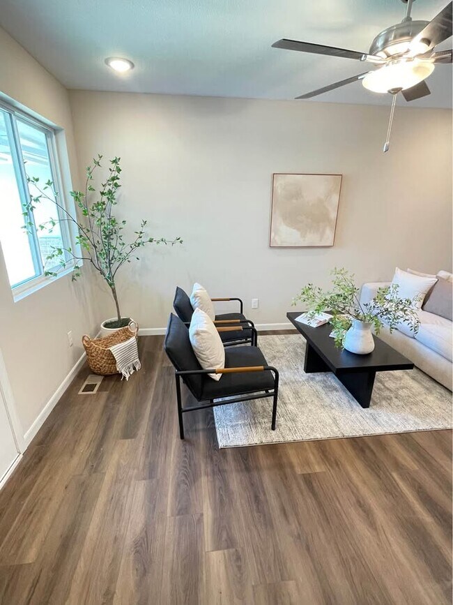 Building Photo - 9279-9281 N Fox Pointe Ct