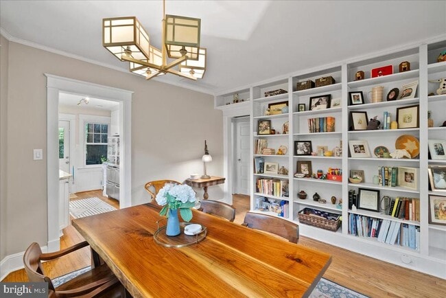 Building Photo - 23 E Walnut St