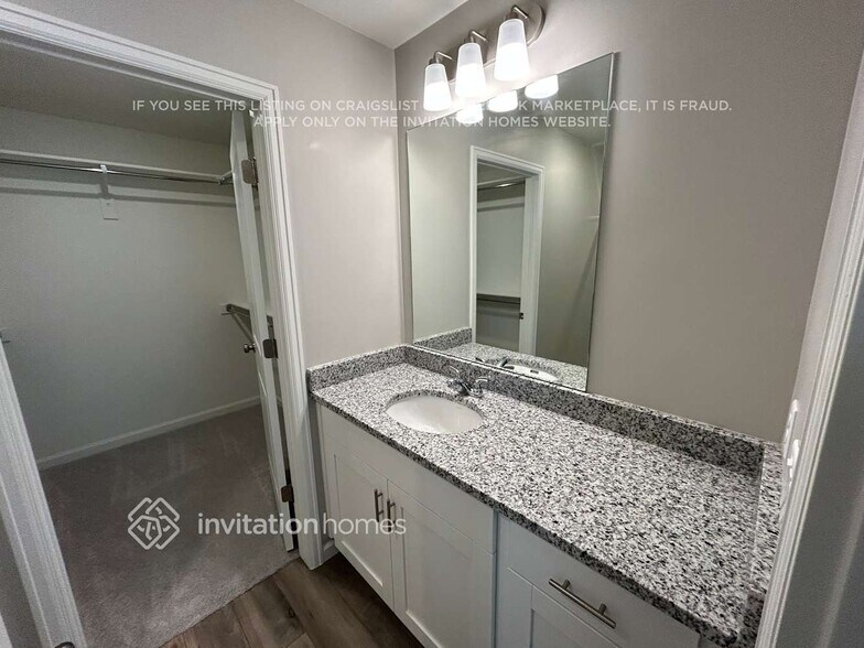 Building Photo - 114 N Riverside Dr