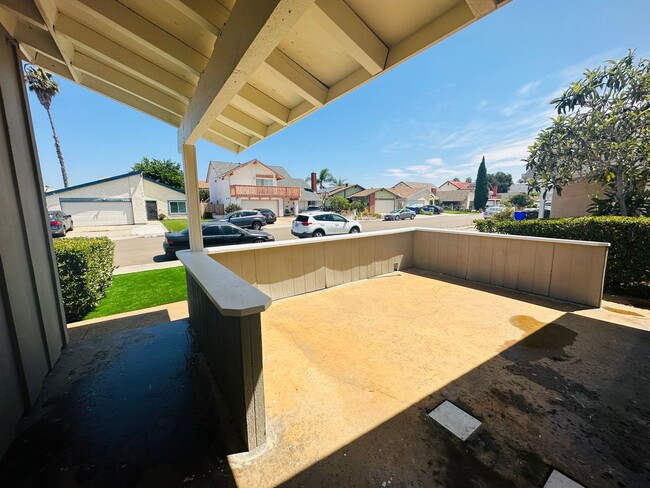 Building Photo - Spacious 3 Bedroom 2 Bath in Mira Mesa! Bi...